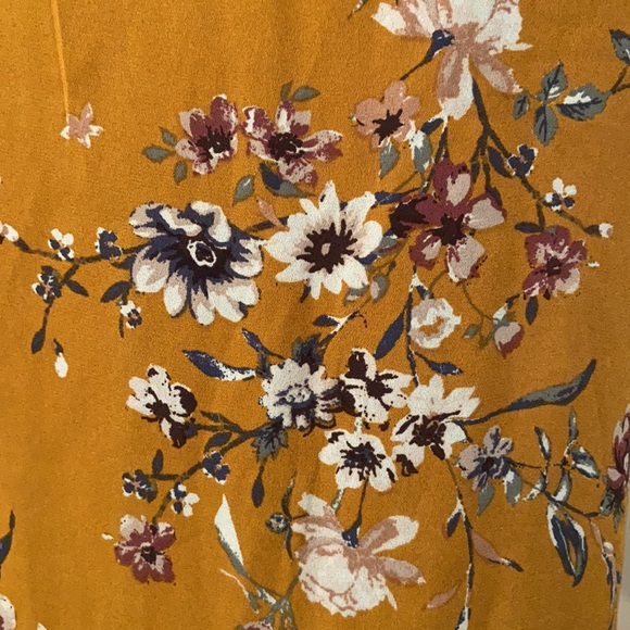 Persaya Mustard Yellow Floral Zippered Blouse with Cuffed Short Sleeves - Picture 10 of 12